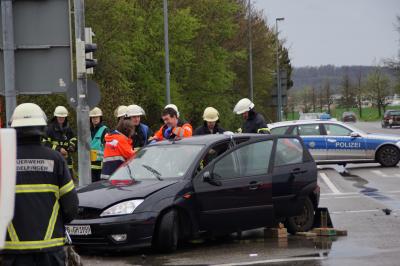 Sindelfingen: Vier Verlezte nach Kreuzungscrash in Sindelfingen